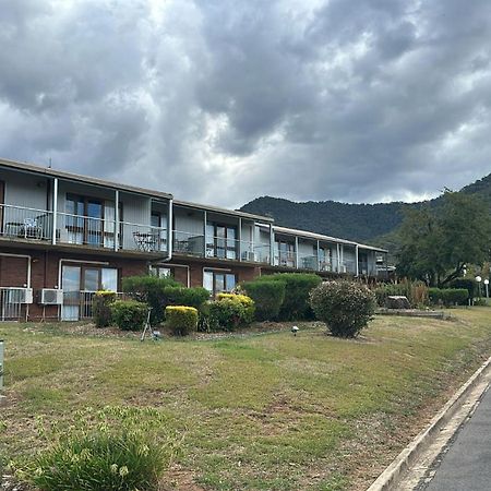 Mountain Creek Motel Bar & Restaurant Mount Beauty Luaran gambar