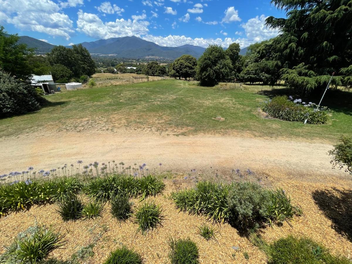 Mountain Creek Motel Bar & Restaurant Mount Beauty Luaran gambar