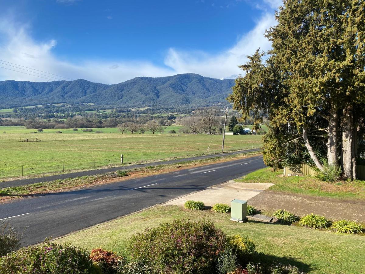 Mountain Creek Motel Bar & Restaurant Mount Beauty Luaran gambar