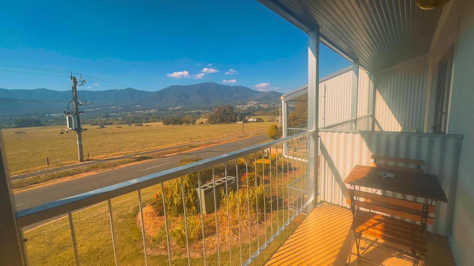 Mountain Creek Motel Bar & Restaurant Mount Beauty Luaran gambar
