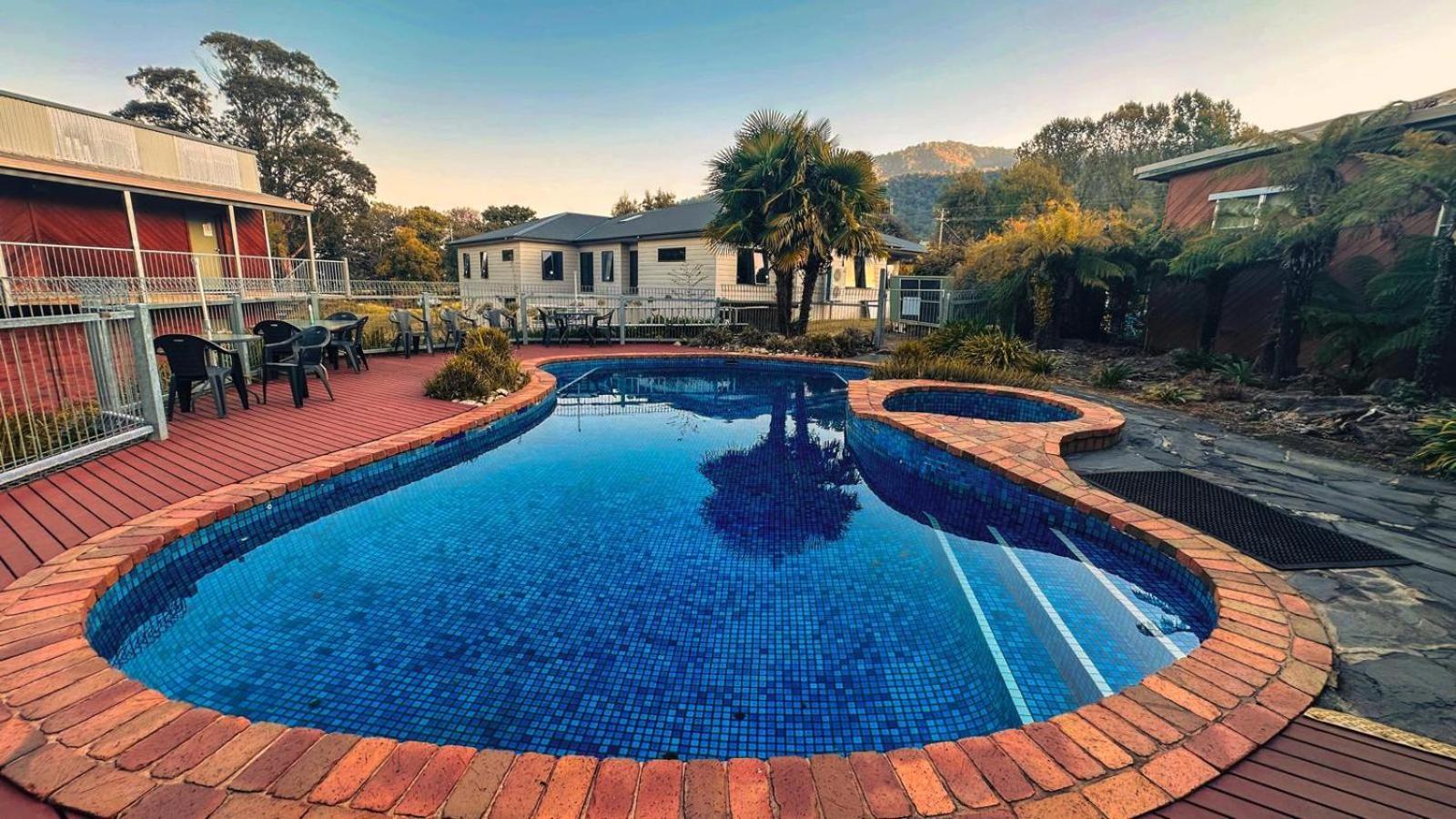 Mountain Creek Motel Bar & Restaurant Mount Beauty Luaran gambar