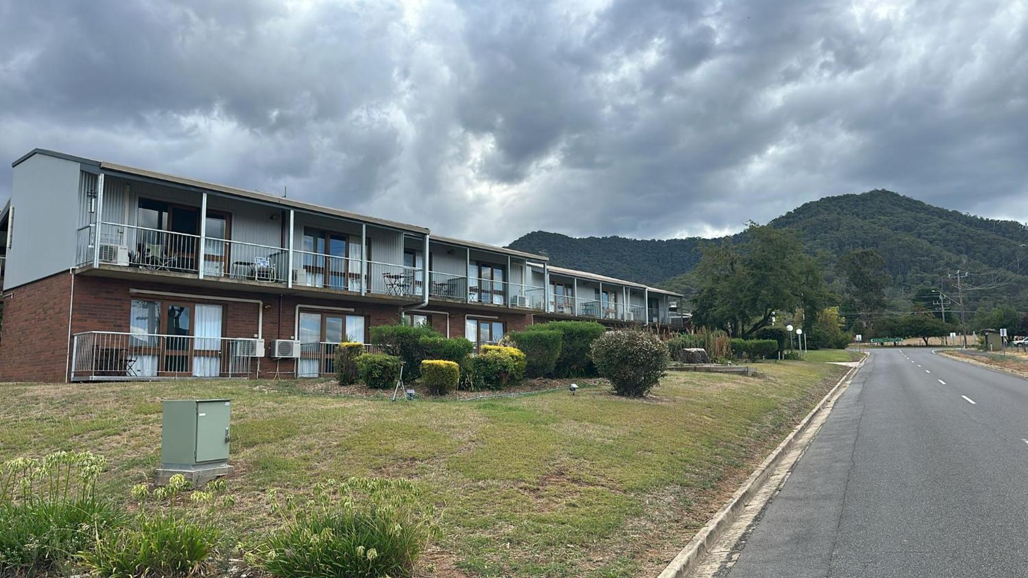 Mountain Creek Motel Bar & Restaurant Mount Beauty Luaran gambar
