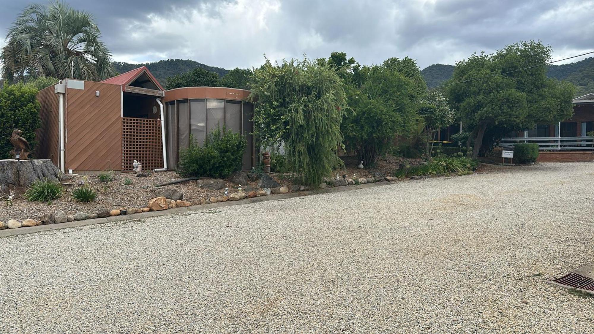 Mountain Creek Motel Bar & Restaurant Mount Beauty Luaran gambar